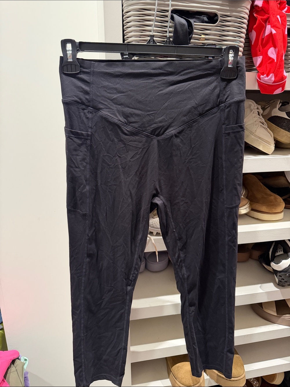 HALARA Black High-Waist Pocket Capri Leggings